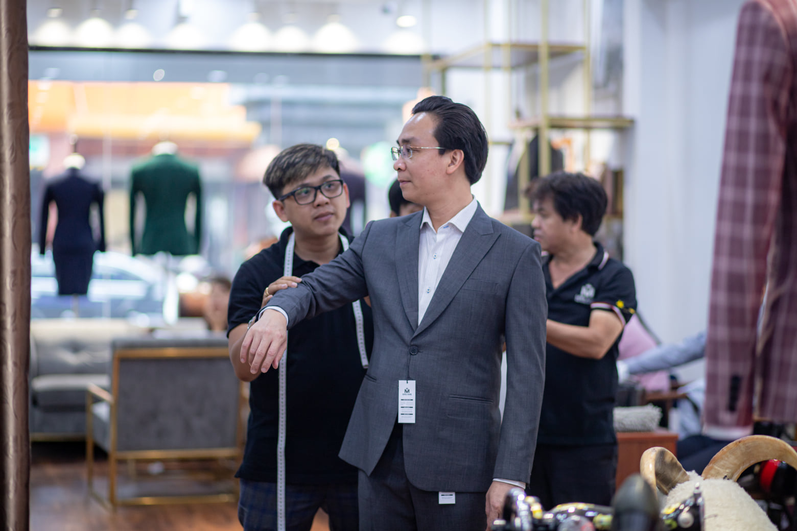 Trải nghiệm dịch vụ may gấp 8h chỉ có tại Mon Amie
